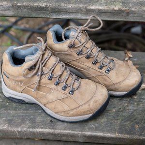 New Balance 977 Womens Walking Hiking Boots Shoes Goretex 7.5